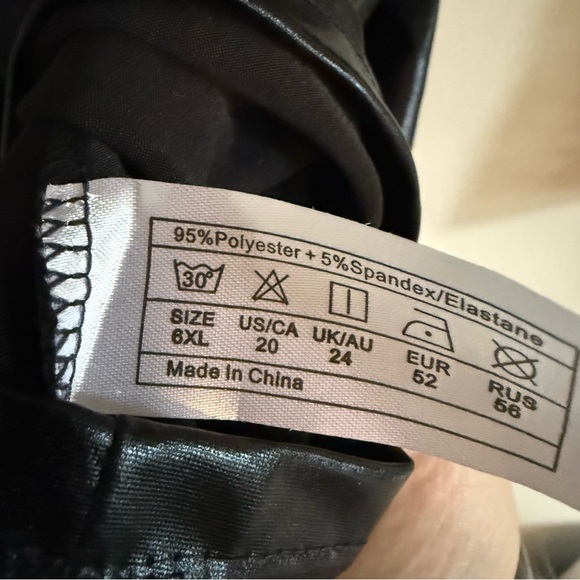 Black Lace Bodycon Dress - Picture 9 of 9